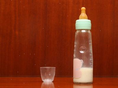 Hver baby vil reagere forskelligt på denne ændring. Giv en flaske sødmælk om dagen.