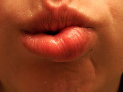 Hvordan til at behandle en opsvulmet læbe