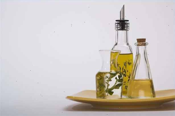 Sådan bruger olivenolie for naturmedicin. Brug som en fugtighedscreme.
