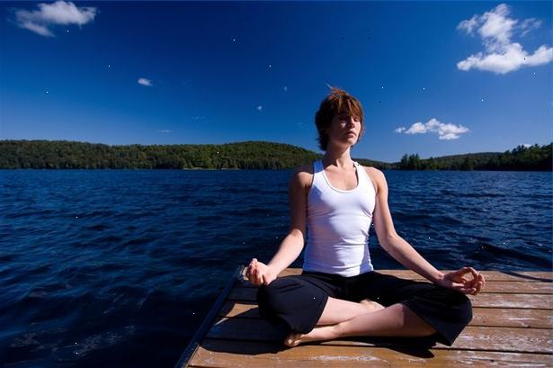 Sådan gør du aktiv meditation. Meditation hjælper til at berolige kroppen og stilne sindet.